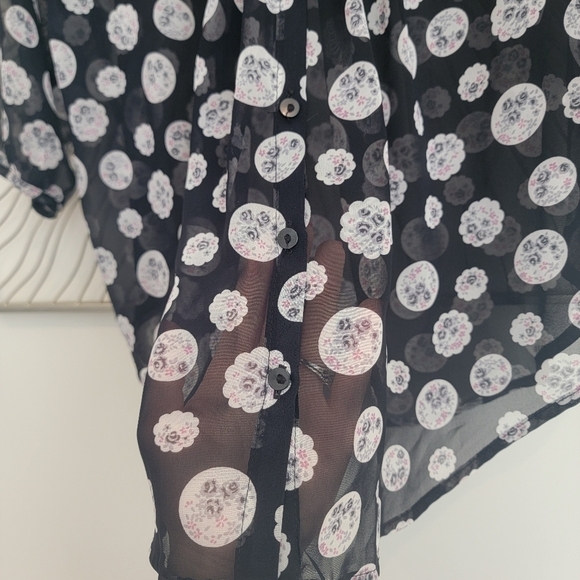 LC Lauren Conrad Semi Sheer Chiffon Black Floral Pleat Button Front Blouse XS - Picture 5 of 12